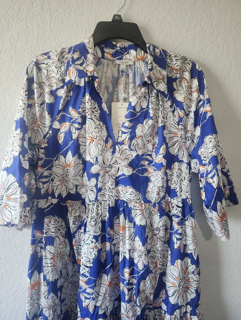 Tyler Boe Size M Blue/White Floral Print Short Sleeve V-neck Maxi Dress